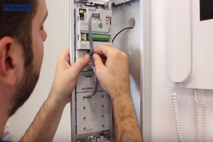 Asistentes virtuales para el control por voz de accesos.